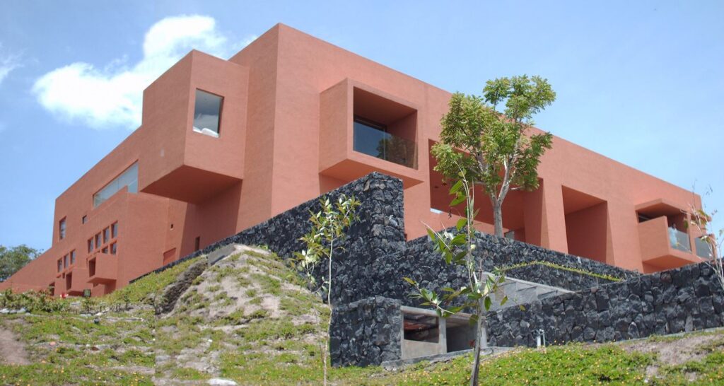 Residencia familiar privada diseñada por Legorreta, El Salvador